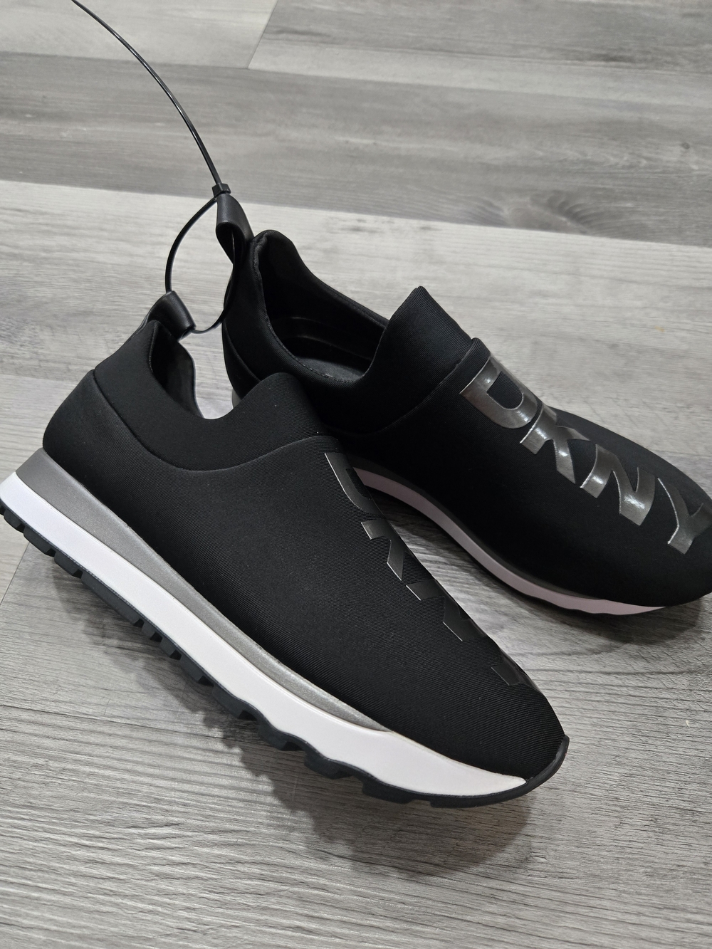 DKNY Jadyn Logo Slip-On Casual Sneakers - Picture 2 of 7